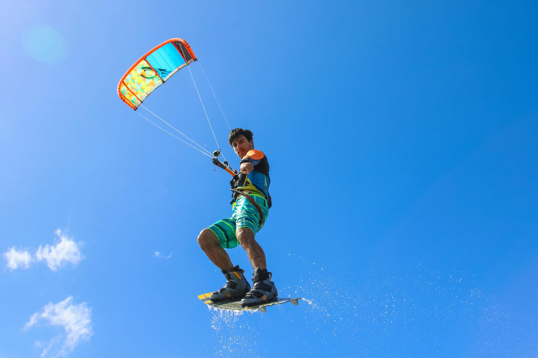 Kitesurfen an der Ostsee: Die besten Spots für Einsteiger