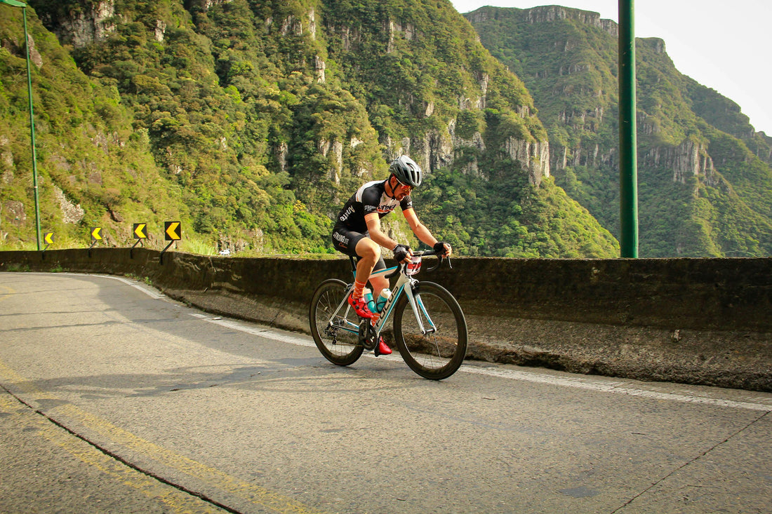 Rennradfahren in den Alpen: Die schönsten Routen für Abenteurer